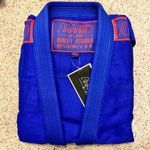 Manto Jiu Jitsu Blue Gi Size A4. Brand New with Tags. Red embroidery